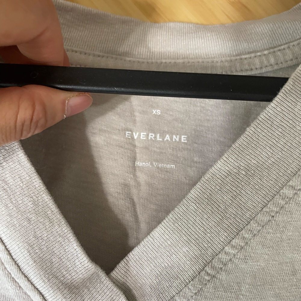 Everlane Light Gray/Beige Hemp V-Neck Top XS - Picture 2 of 4